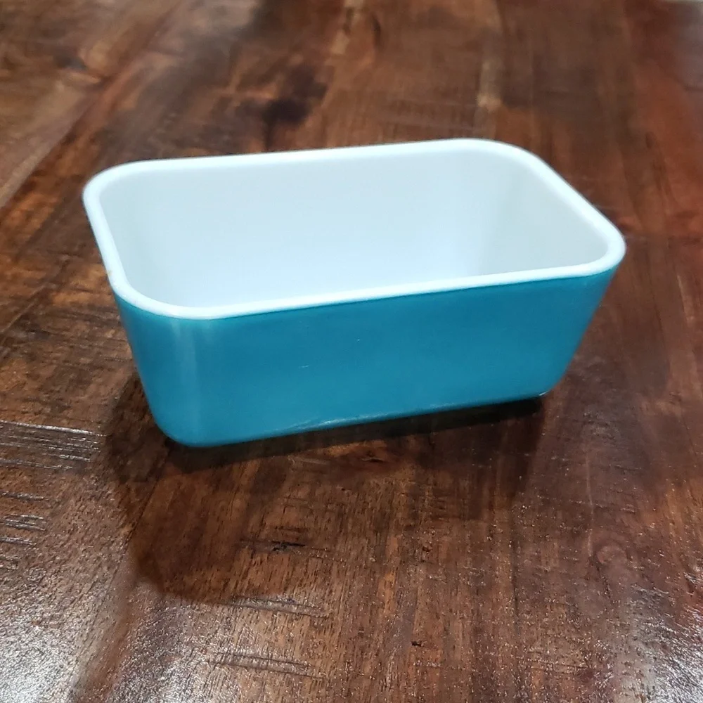Vintage Pyrex dish